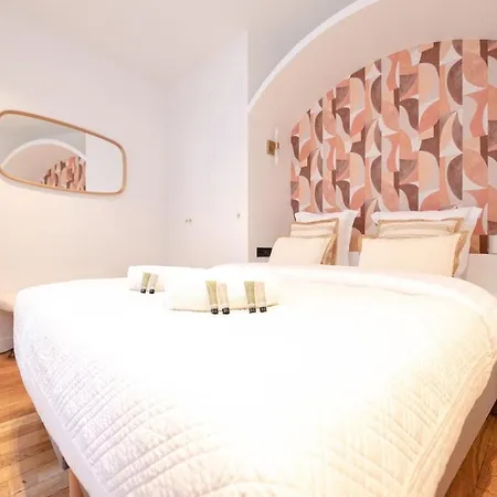 Stylish Flat In East *