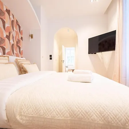 Stylish Flat In East *